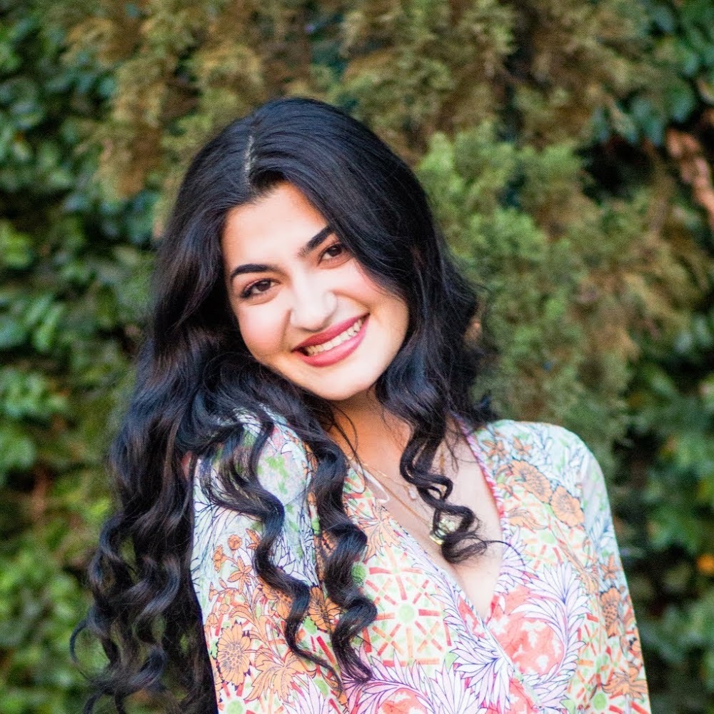 Meet your Posher, Monia